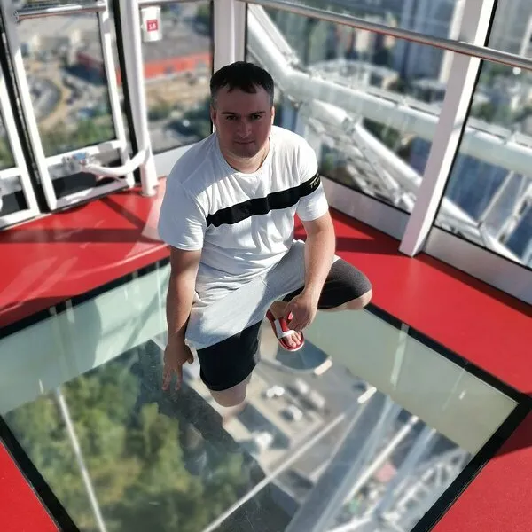 Артём